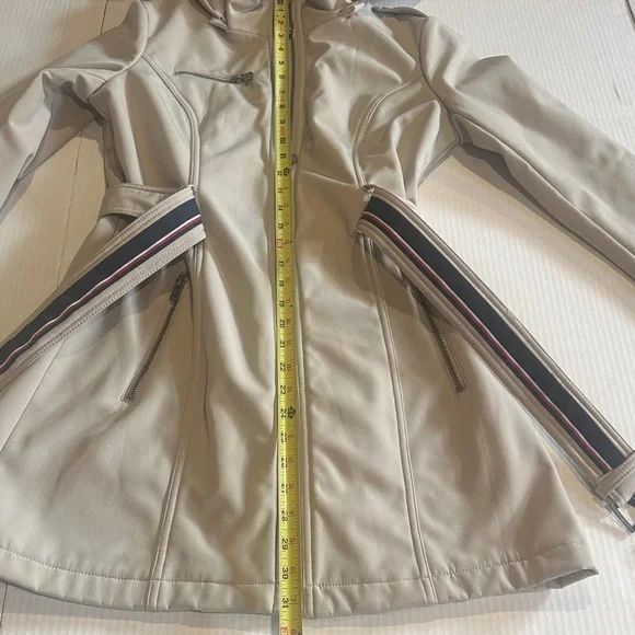 Tommy Hilfiger belted soft shell Beige Jacket with Striped Belt zipper front - Picture 4 of 11